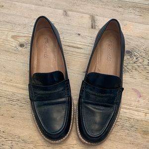 Madewell black stitched loafers in leather. Size 7.5